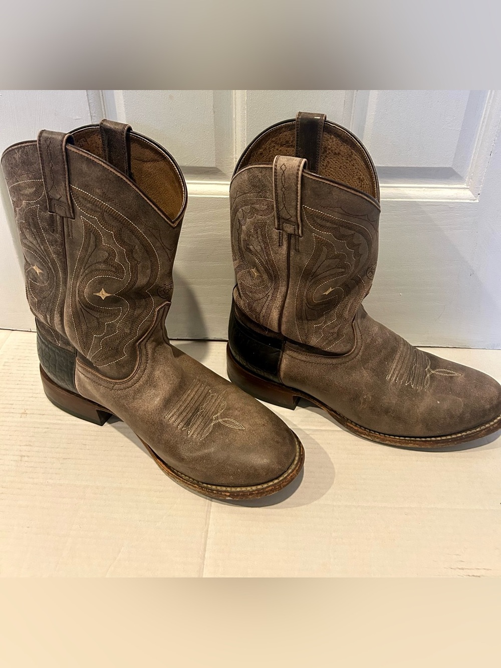 Ariat Leather Western Cowboy Boots with Embossed Stitching size 11 extra wide